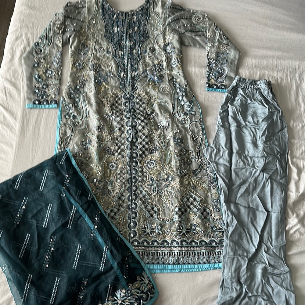 Fancy Pakistani 3pc Suit Shalwar kameez